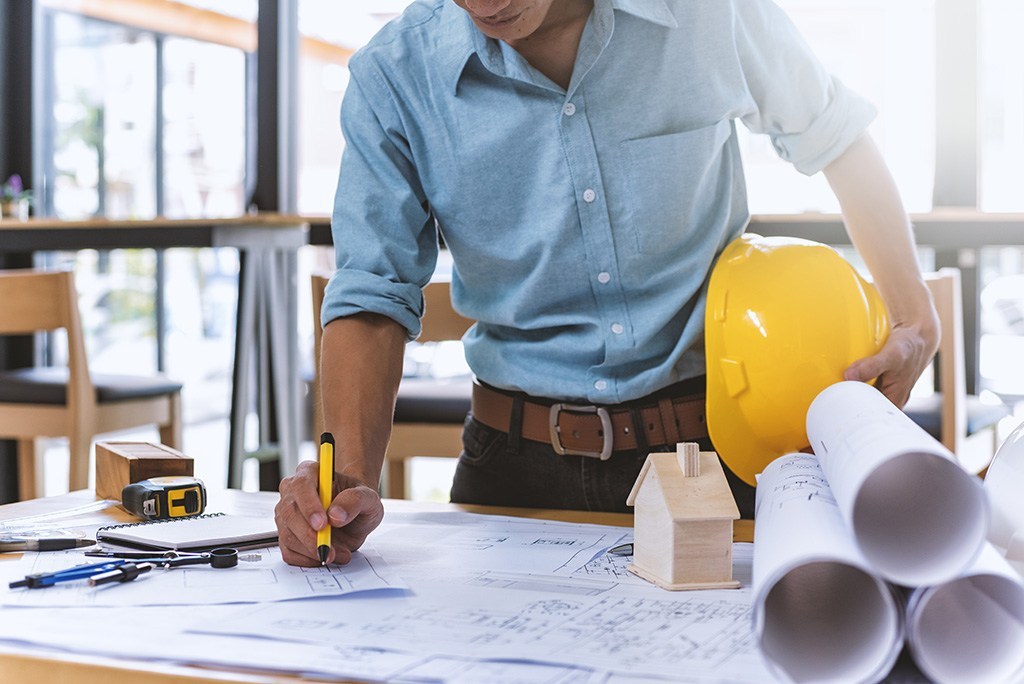 Contractors are great referral partners for interior design lead generation.
