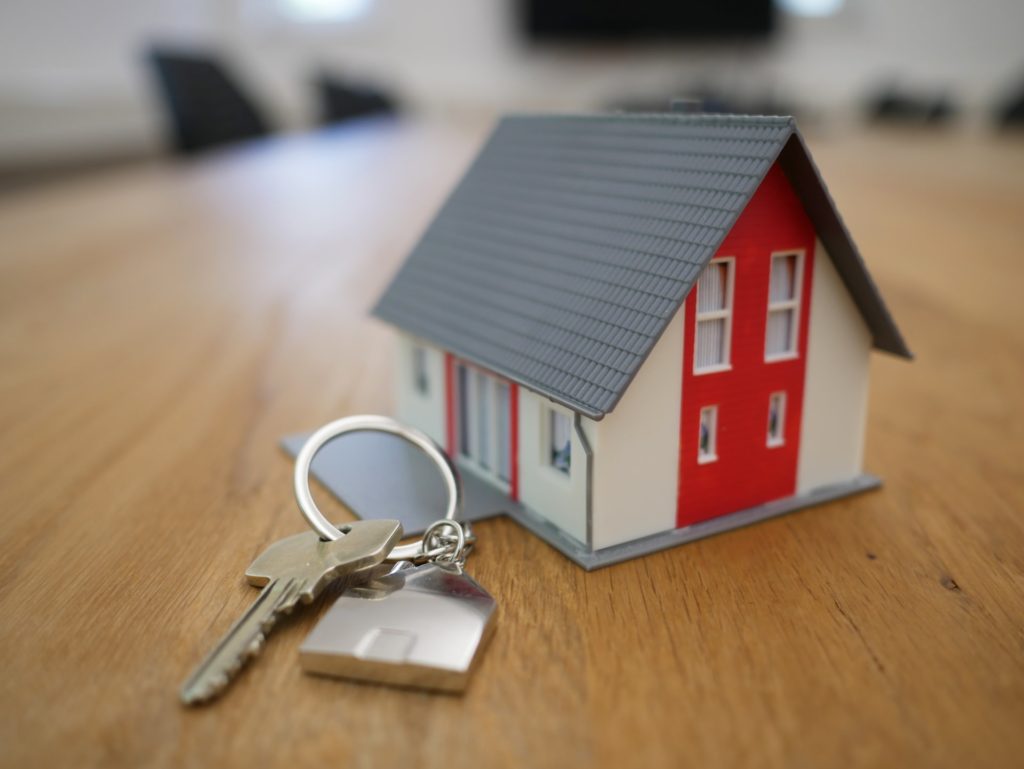 Real estate agents are great referral partners for interior design lead generation.
